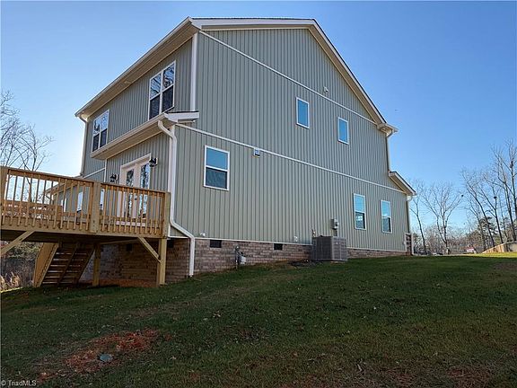 4th image of 517 Woods Dr