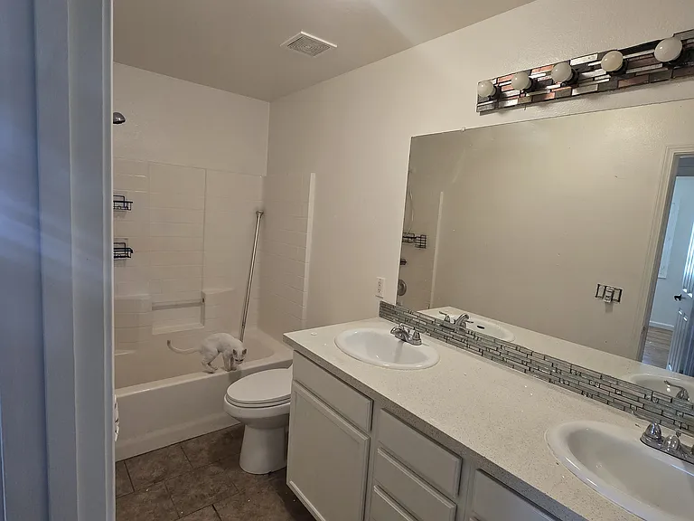 708 Eucalyptus Ave — Photo 35