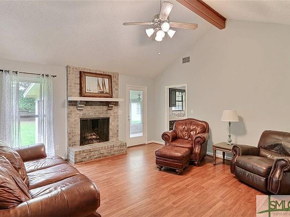 5th image of 122 Longleaf Cir