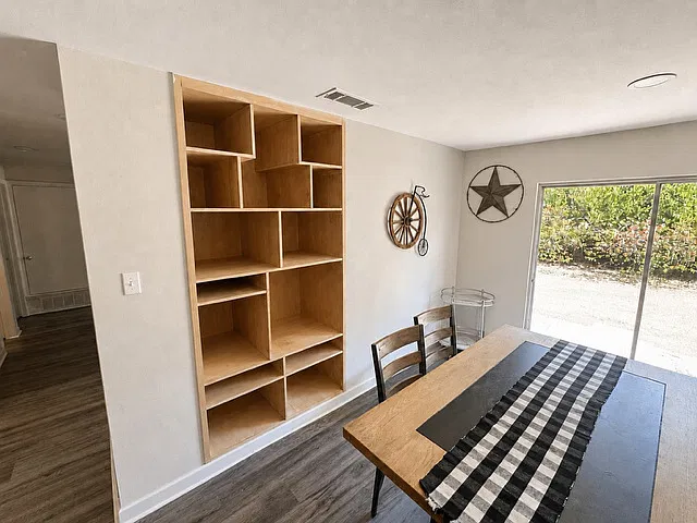 1300 Timberlake Circle - 1 — Photo 4