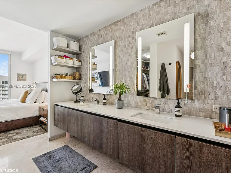 88 SW 7th St #1804 — Photo 30