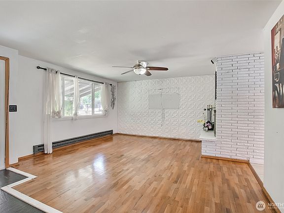 4th image of 201 E Beech Street