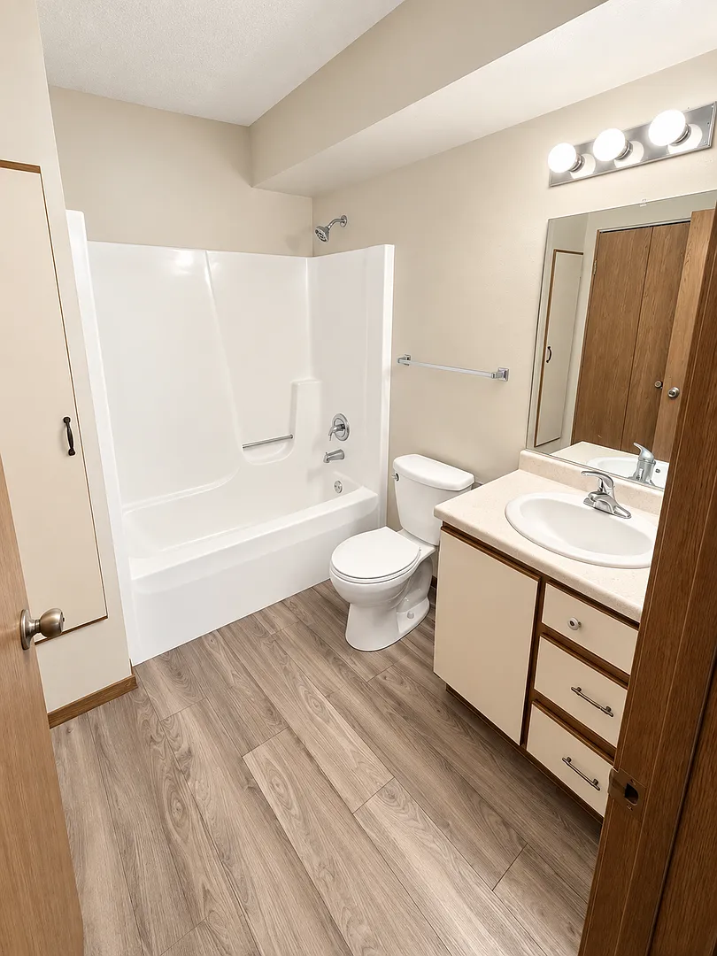 2311 Meadow — Photo 3