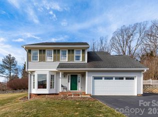 2 Strathmore Dr, Arden, NC 28704