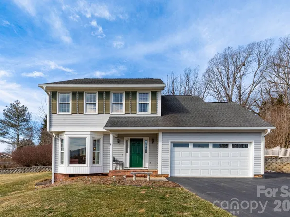 2 Strathmore Dr, Arden, NC 28704