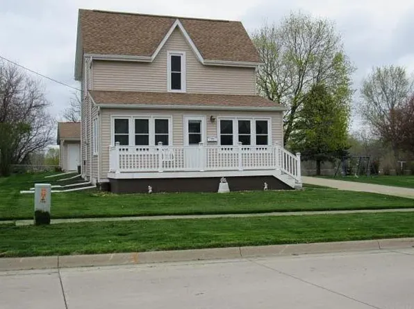 401 E 3rd St, Monticello, IA 52310