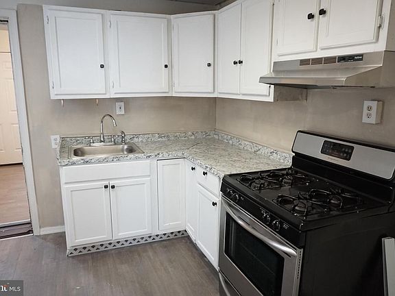 3rd image of 1832 E Wishart St