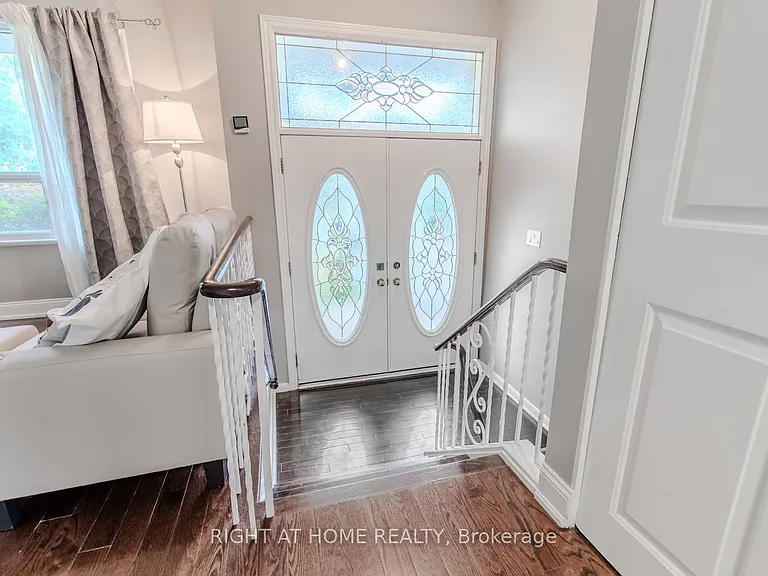 12 Murellen Cres — Photo 2