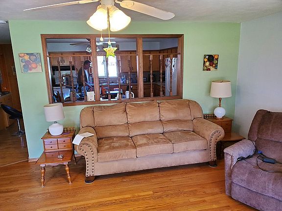 Living room photo 2