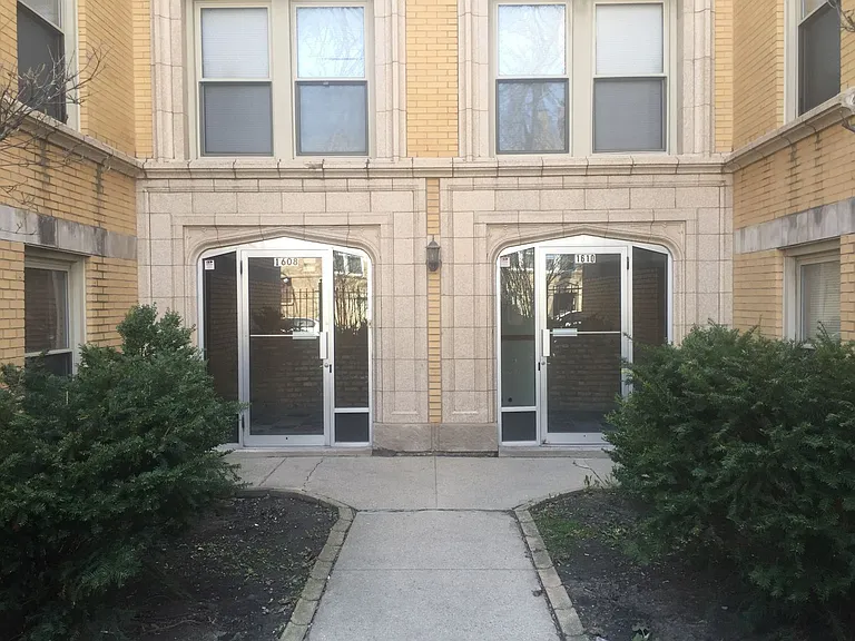 1608 N Luna Ave — Photo 1
