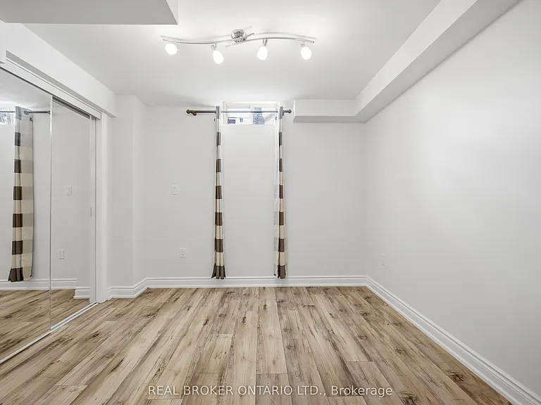 3277 Paul Henderson Dr — Photo 32