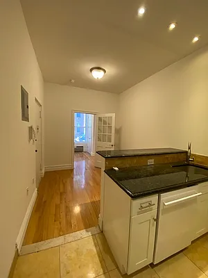 Rented by CitySites Real Estate Group | media 8