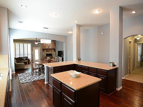 4th image of 6923 Sanders Hill Ln