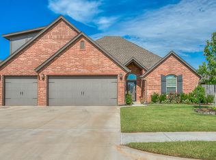 13905 Drakes Way, Yukon, OK 73099