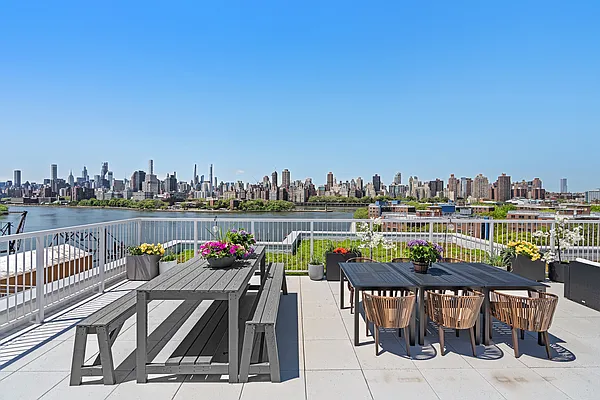 Sold by Modern Spaces | media 10