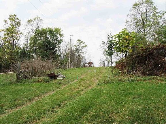5th image of 26 Millers Hill Ln