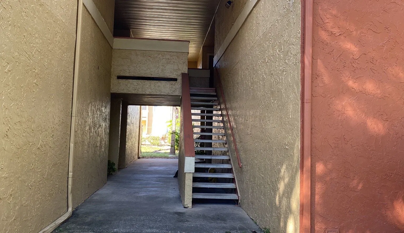 Large 1 bedroom Condo on Second Floor Overseeing Community Pool in Casselberry — Photo 2