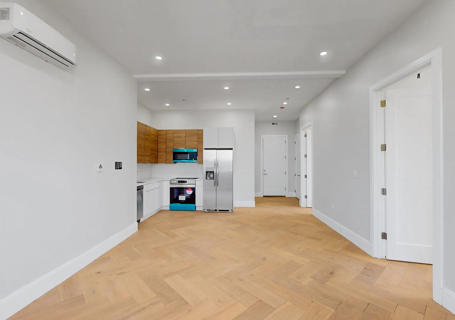 Spacious modern 2 bed in Newton available NOW! — Photo 1
