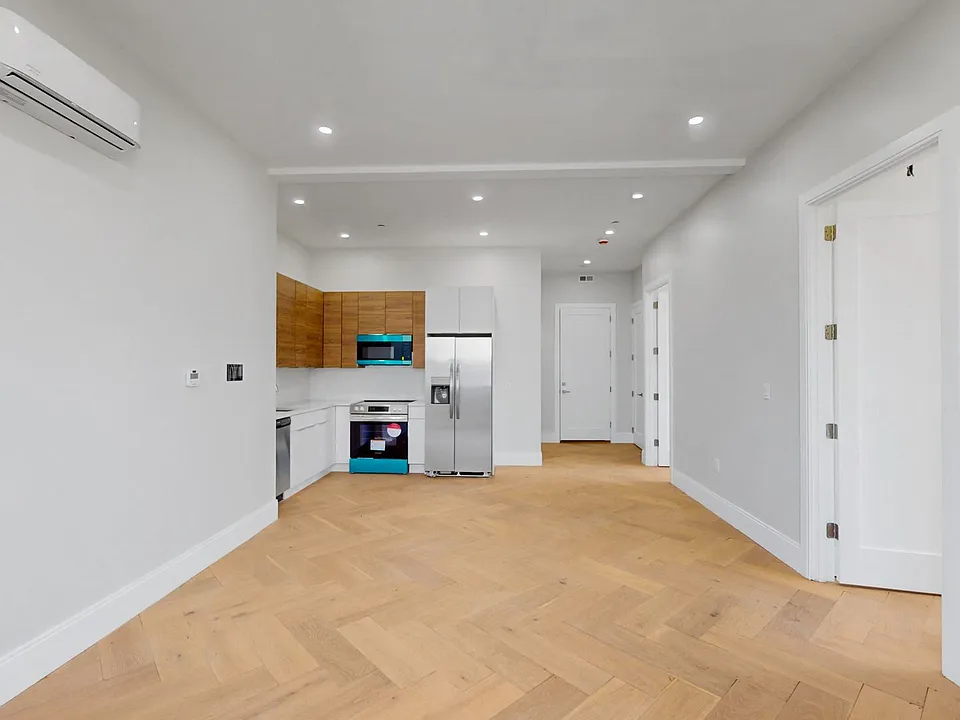 1 Jackson St #206