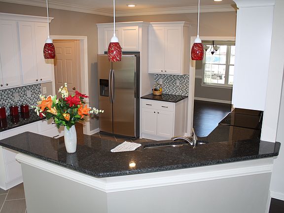 4th image of 732 Villa Dr
