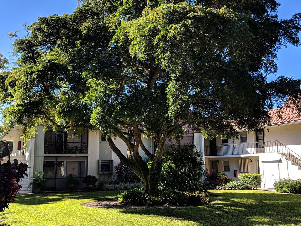 2nd image of 1100 NW 13th St APT 184D