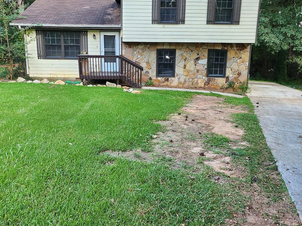 2nd image of 915 Oregano Ct SE