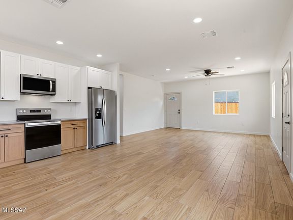 5th image of 1138 N 13th Ave
