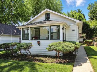 907 W Grove Ave, Waukegan, IL 60085