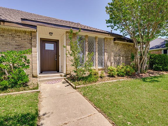 3rd image of 3406 Windridge Dr