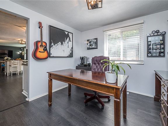 4th image of 1313 Manor Dr