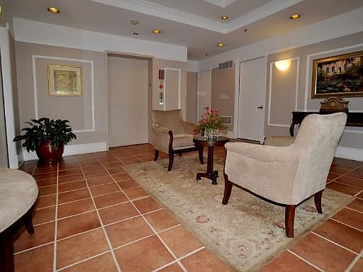 2nd image of 20 Trafalgar Sq Unit 405