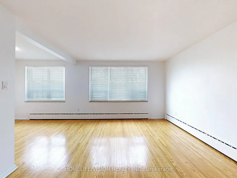 9901 Yonge St #4 — Photo 9
