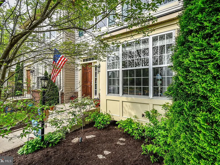 2372 Battery Hill Cir — Photo 5