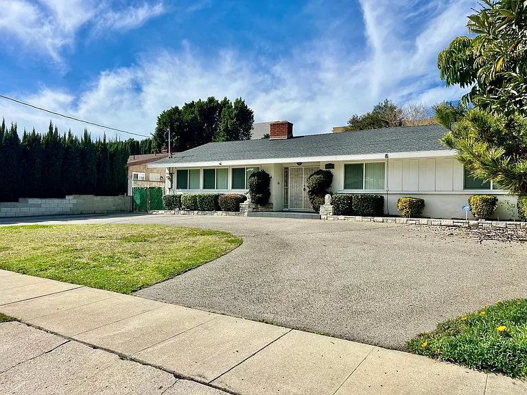 6725 Lennox Ave — Photo 2