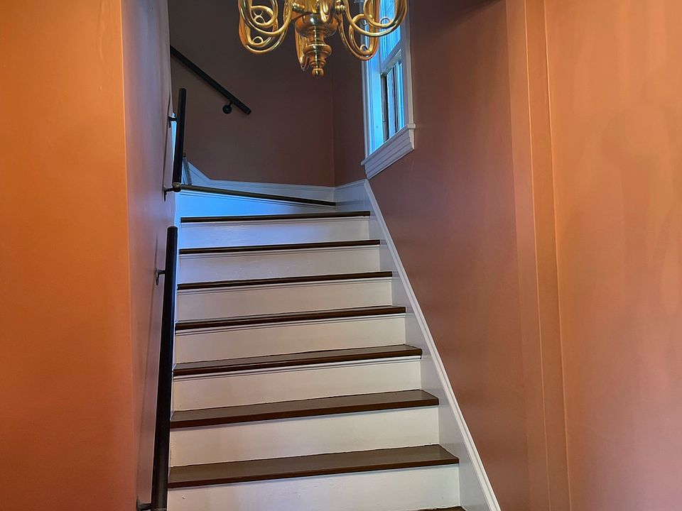 FRONT HALLWAY