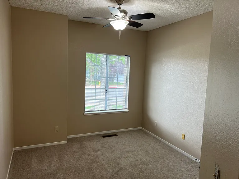 5536 Santa Rosa Ct — Photo 12