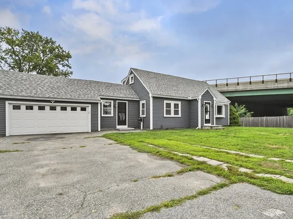 1070 Riverside Dr, Methuen, MA 01844