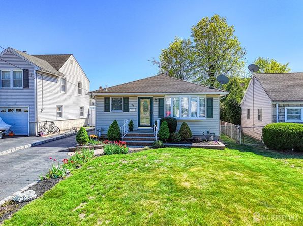 79 S Hill Rd, Colonia, NJ 07067