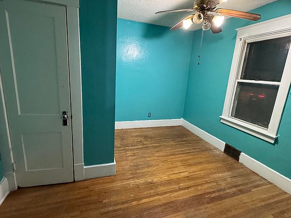 4th image of 107 Sunset St #1