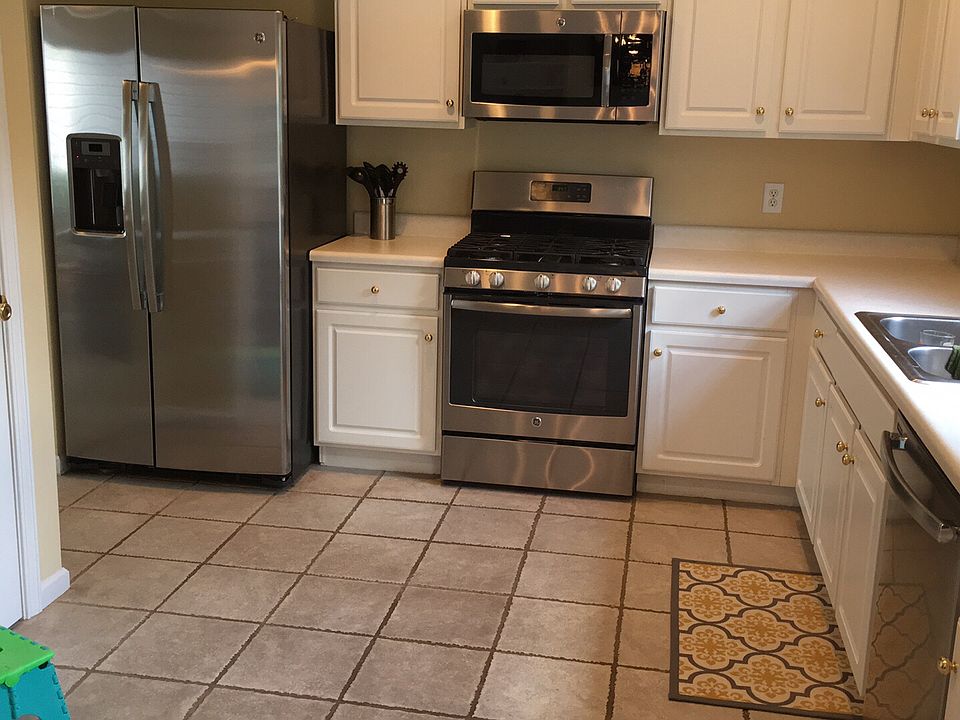 2nd image of 504 Lazy River Ln