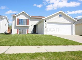 5123 10th Ave S, Fargo, ND 58103