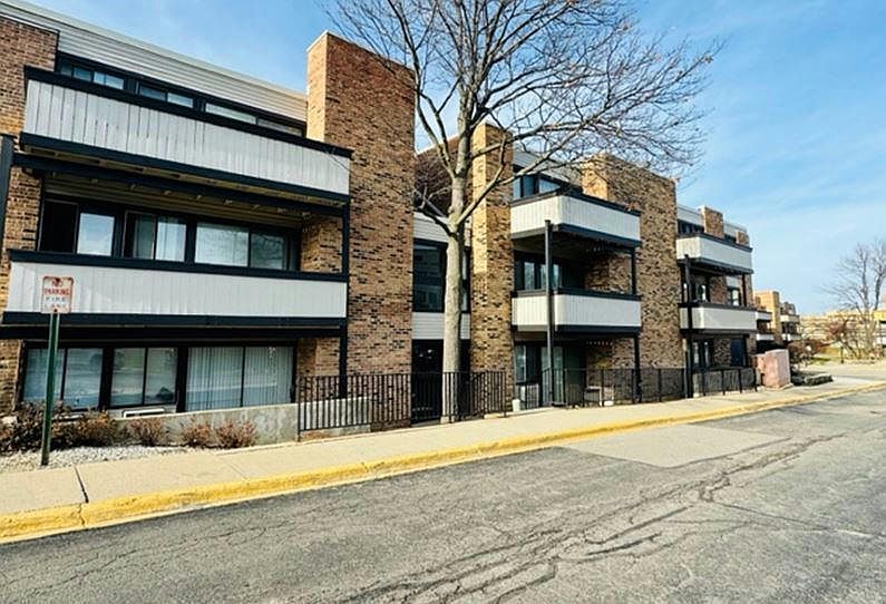 1st image of 1806 Hemlock Pl APT 109