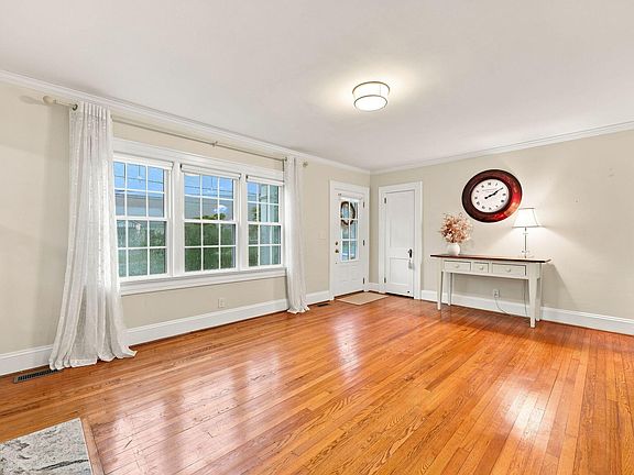 5th image of 333 Mattox St