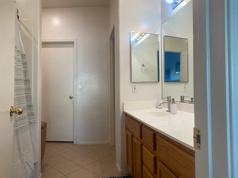 W Valentine Ave — Photo 21