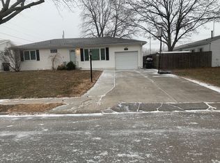 405 Pontiac Dr, Gretna, NE 68028