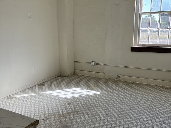 2nd image of 411 Clayton St #11265120