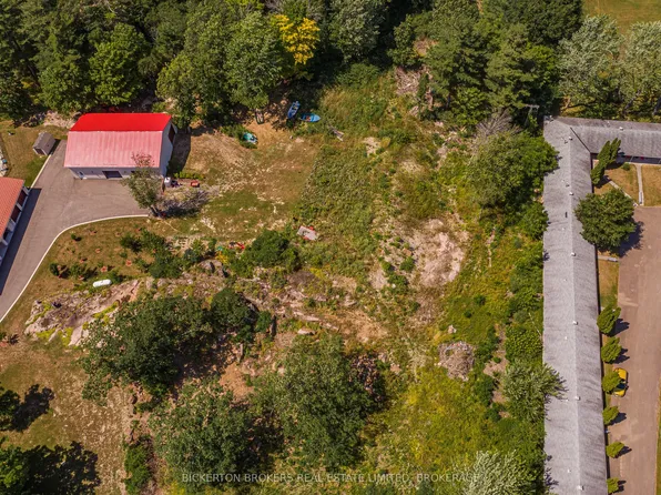 790 King St W, Gananoque, ON K7G 2H5