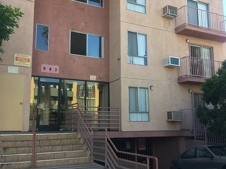 943 Arapahoe St — Photo 2