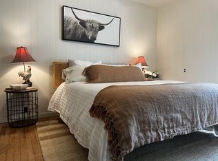 16 Goodrich St, Stockbridge, MA 01262