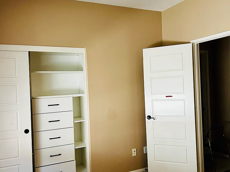 Guest Bedroom/ Kids room